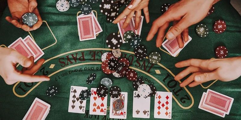 Bạn phải am hiểu luật chơi poker trước khi bắt đầu cược